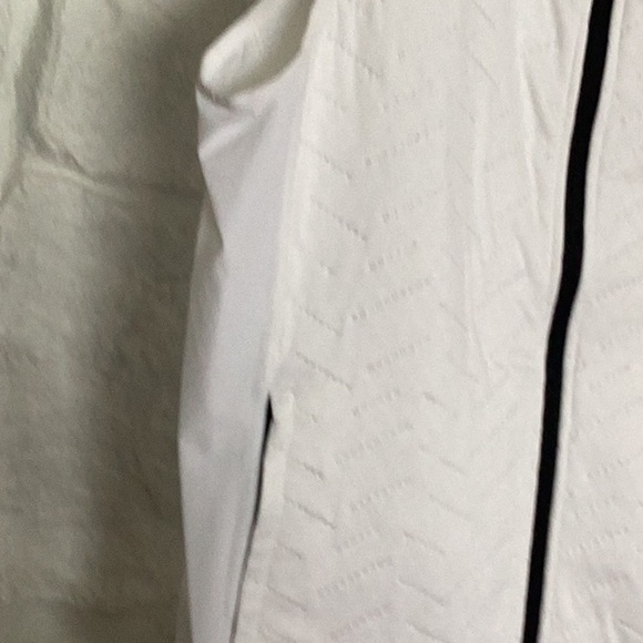 NWT Under Armour White and Black Vest Cold Gear Reactor front zipper & pockets - Picture 11 of 16